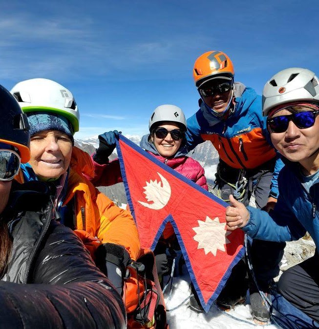 Climbers training advanced alpine skills with Hamdeli